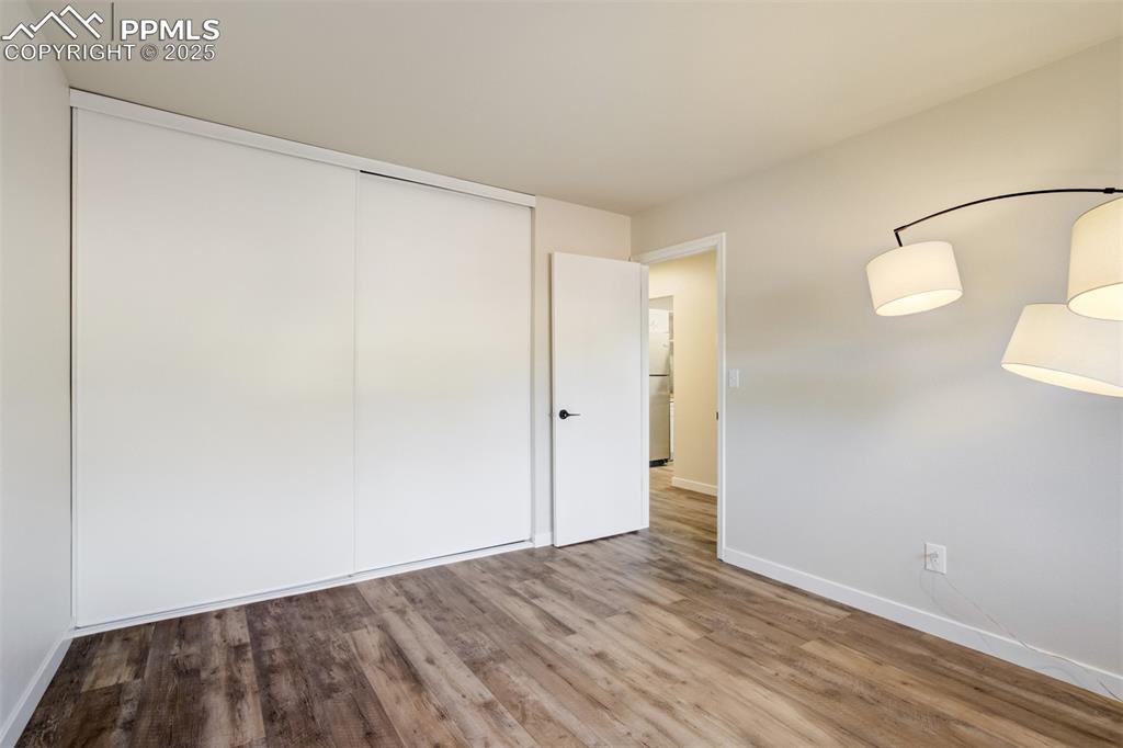 Image 19 of 34: Bedroom