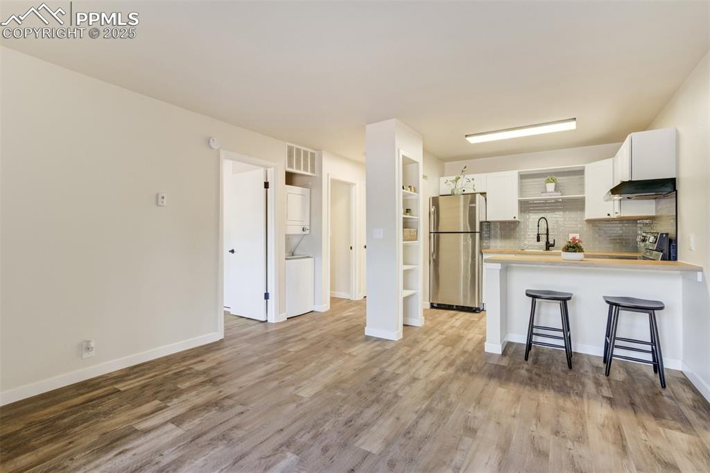 Image 2 of 34: Kitchen