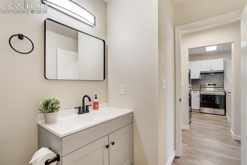 Image 21 of 34: Bathroom