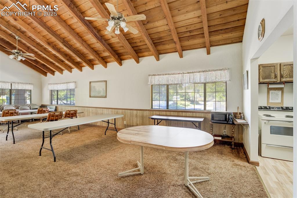 Image 28 of 34: Dining Area