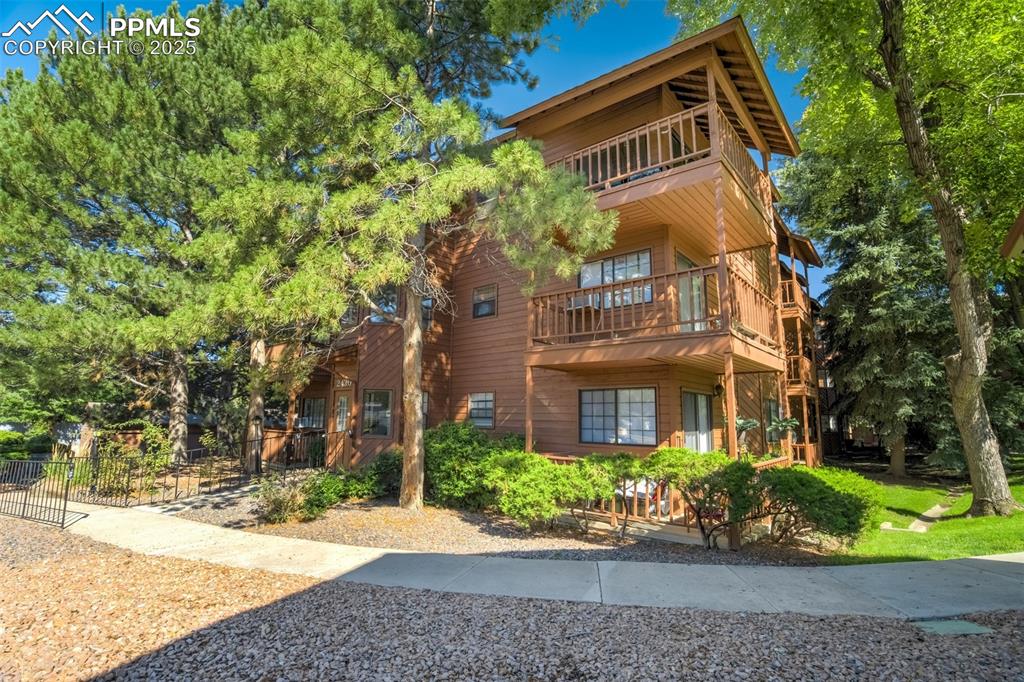 Image 7 of 34: Front of Structure