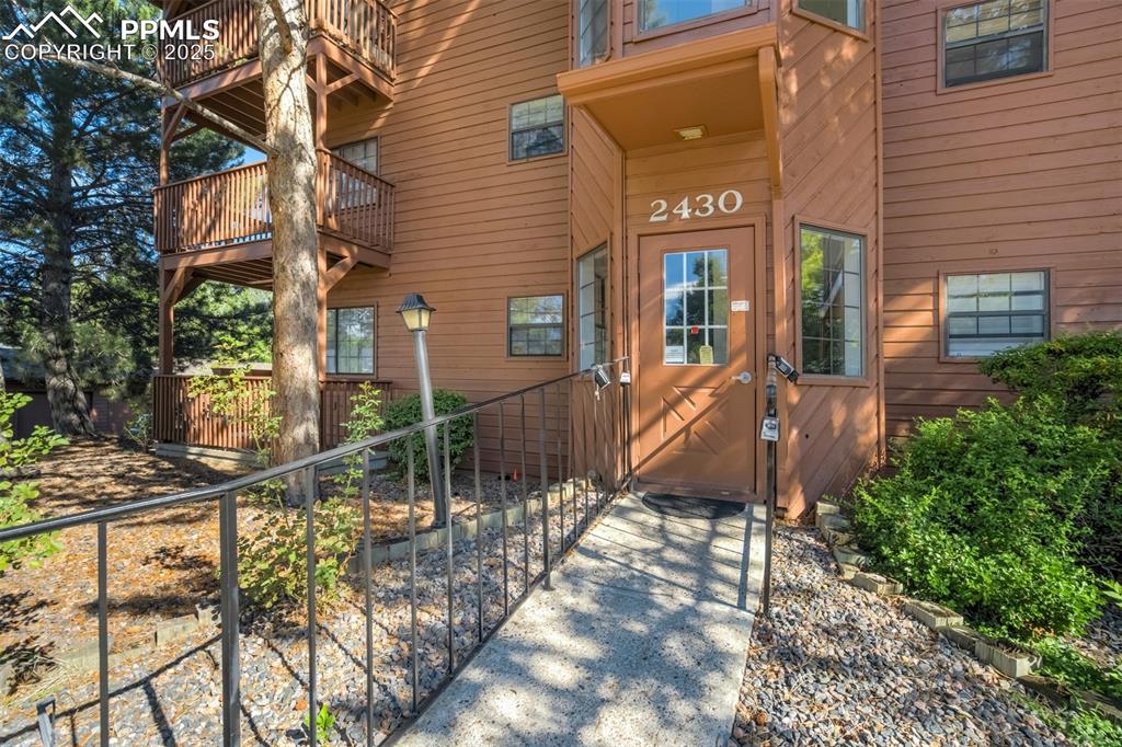 Image 9 of 34: Entry