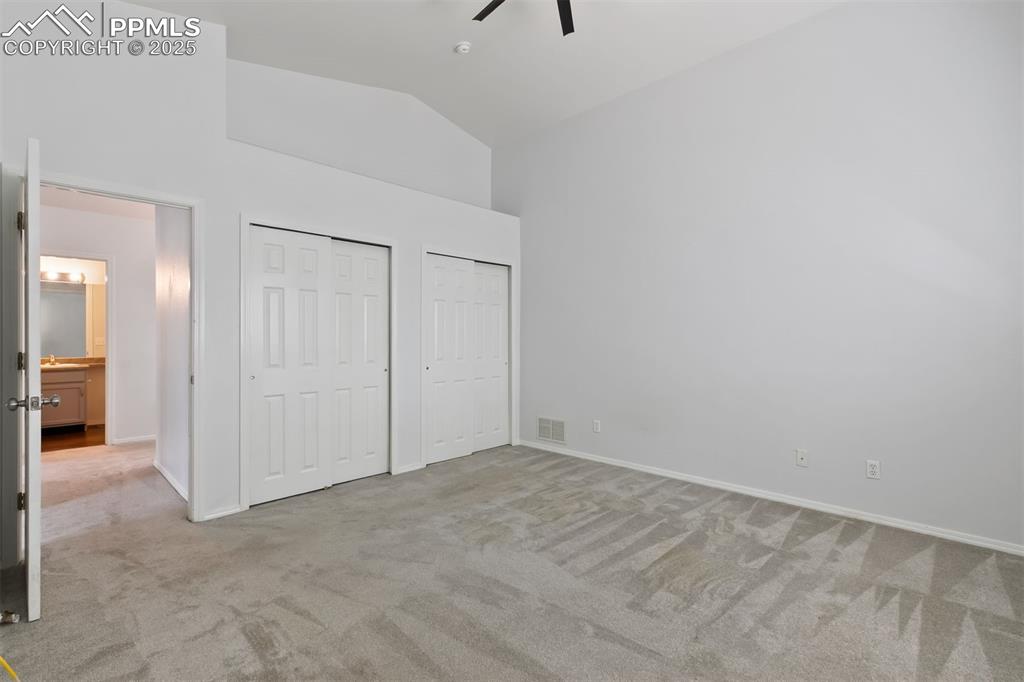 Image 10 of 20: Bedroom