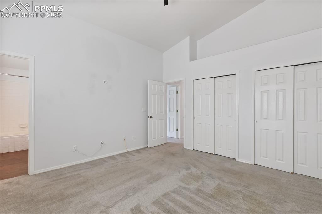 Image 11 of 20: Bedroom