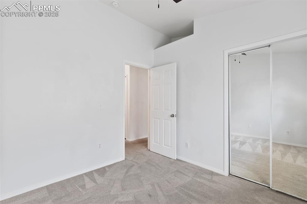 Image 14 of 20: Bedroom