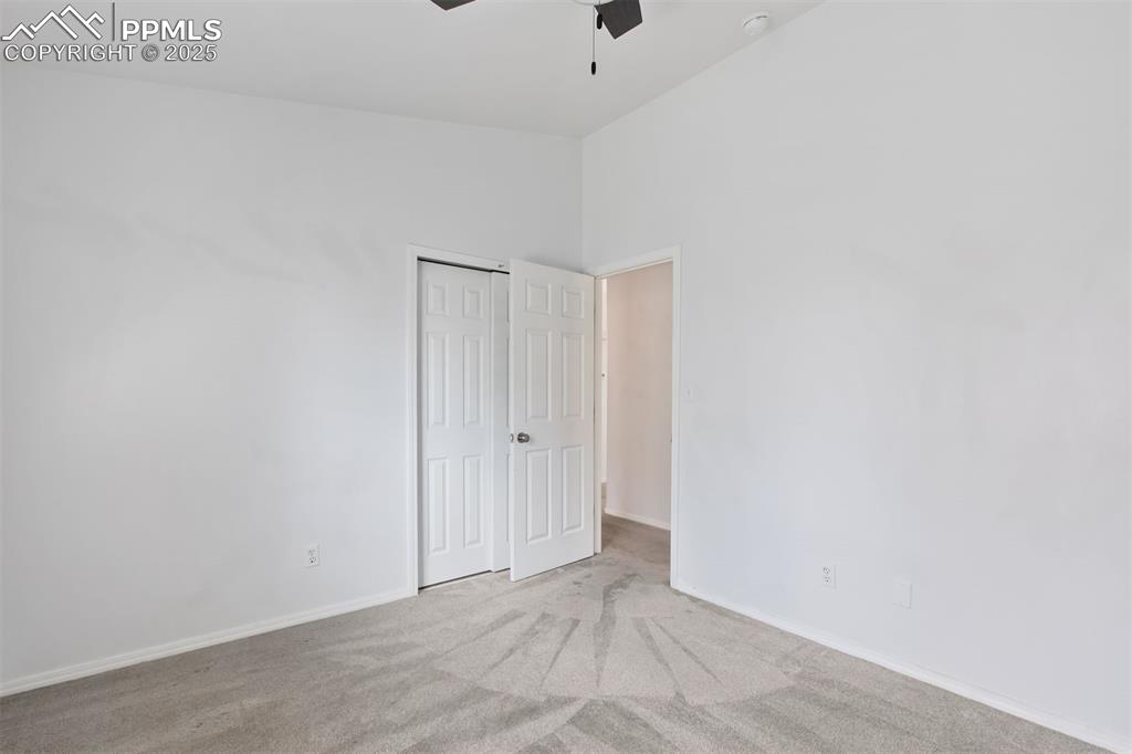 Image 16 of 20: Bedroom