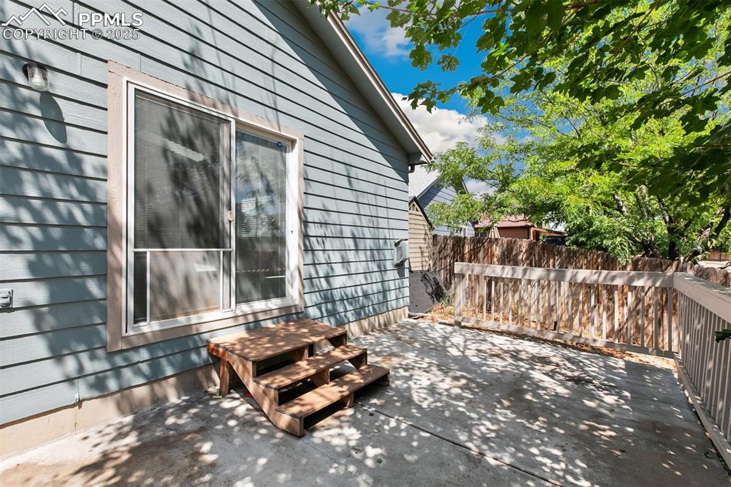 Image 18 of 20: Side of Structure