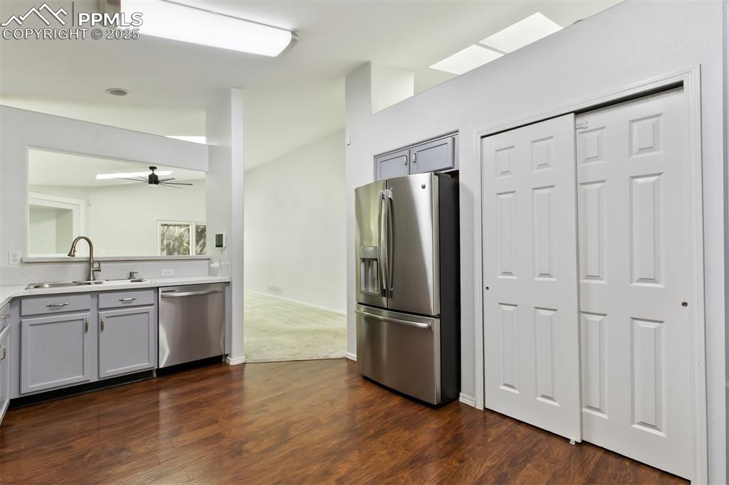 Image 3 of 20: Kitchen