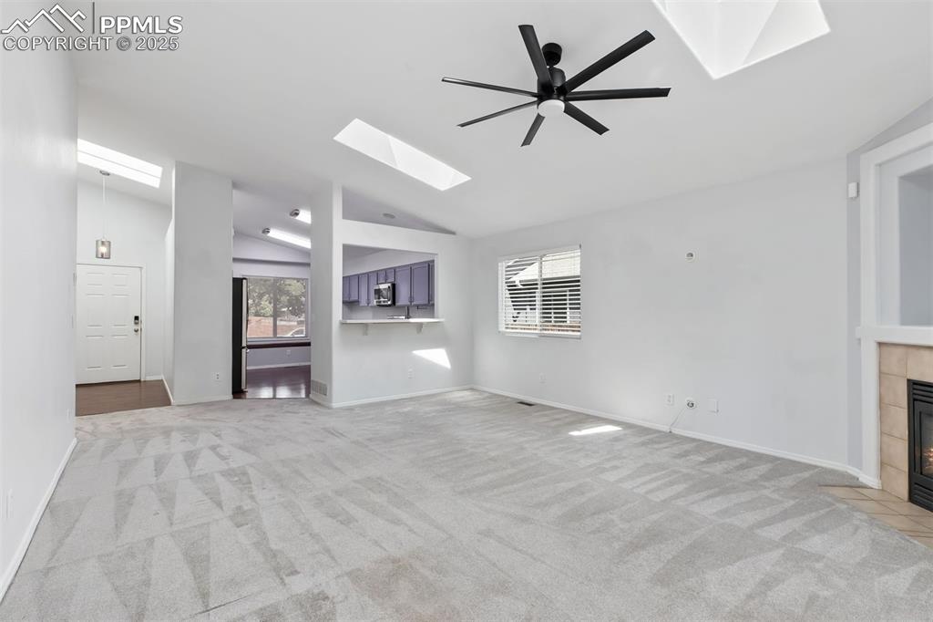Image 4 of 20: Living Room