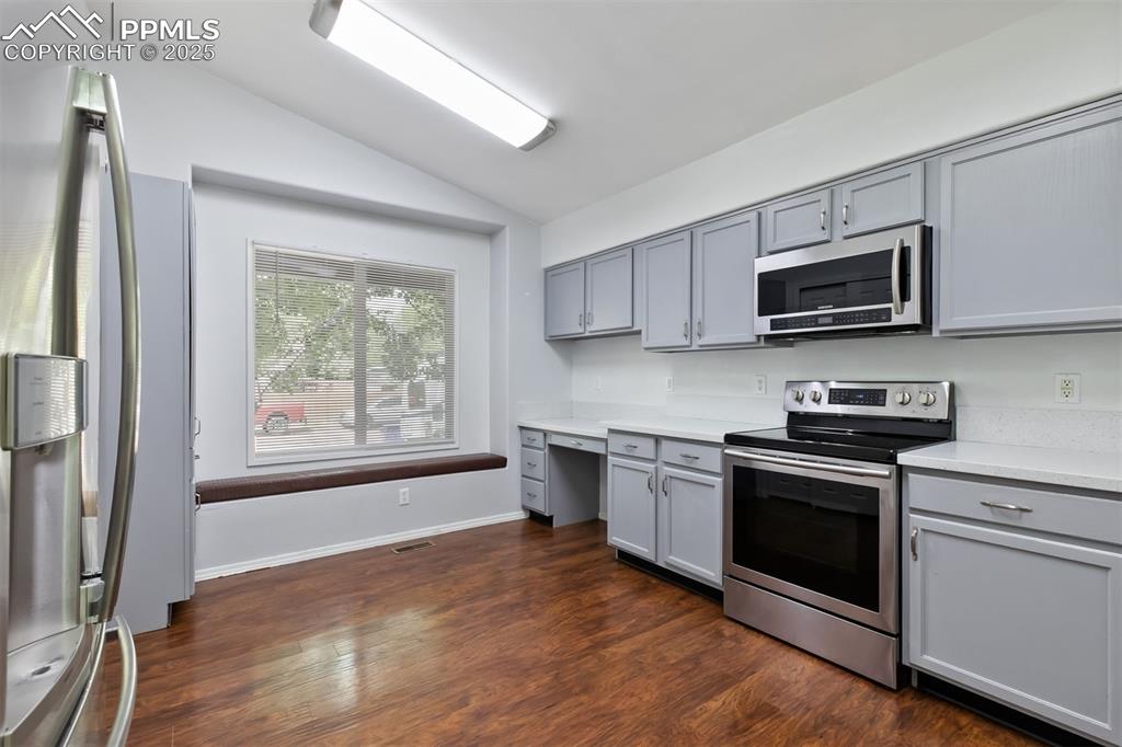 Image 5 of 20: Kitchen