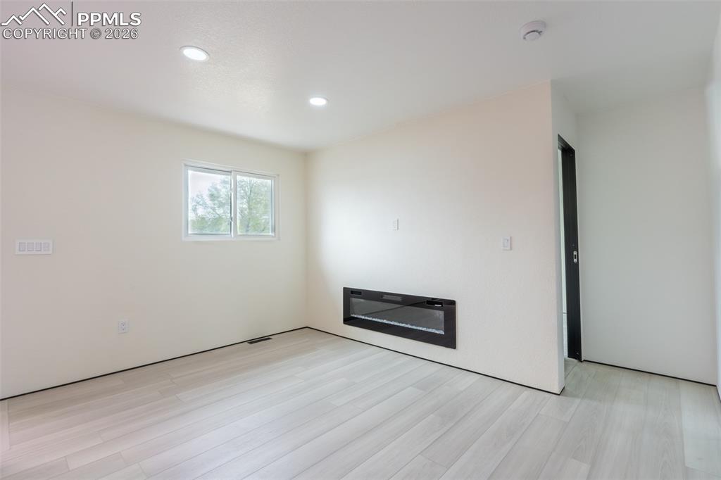 Image 12 of 21: Living Room