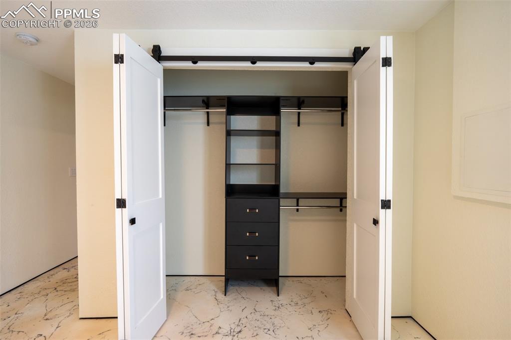 Image 19 of 21: Closet