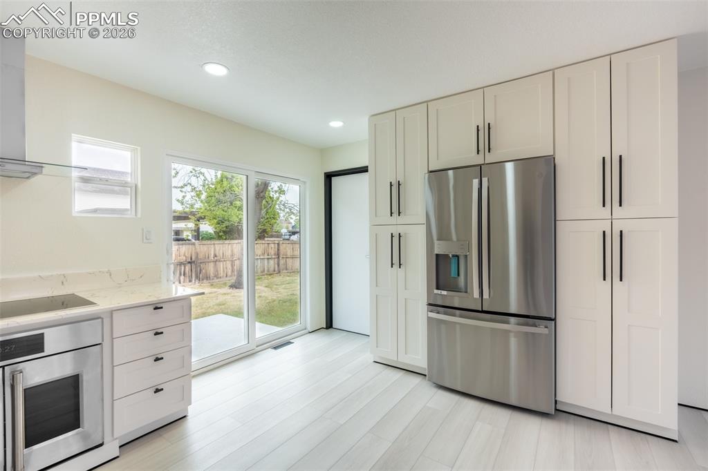 Image 4 of 21: Kitchen