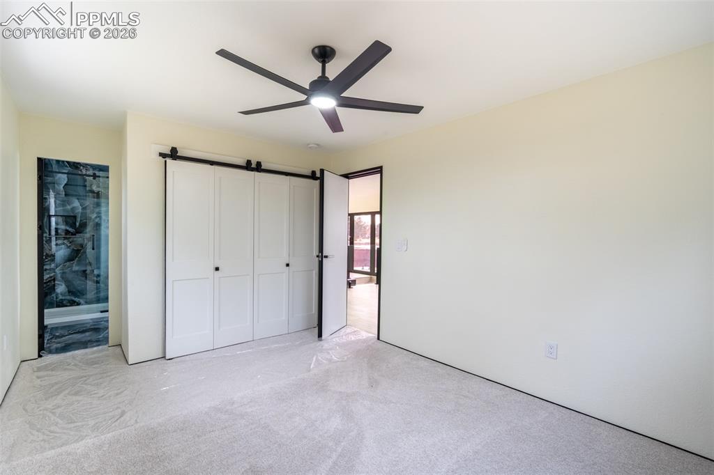 Image 7 of 21: Bedroom