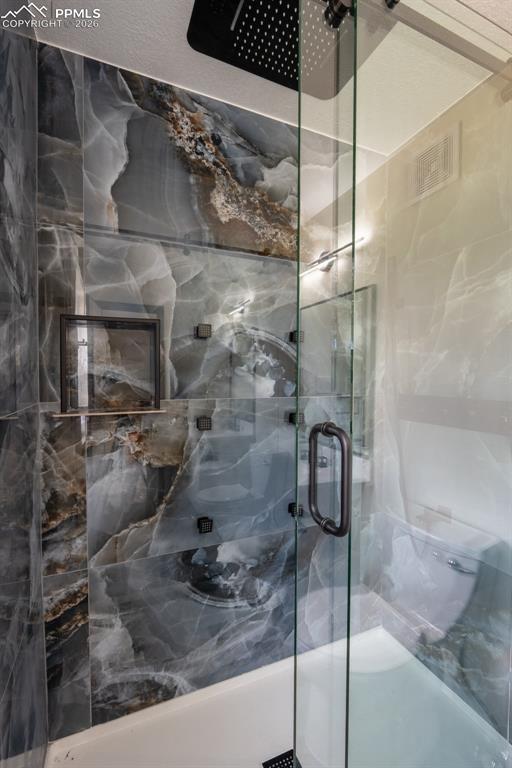 Image 8 of 21: Bathroom