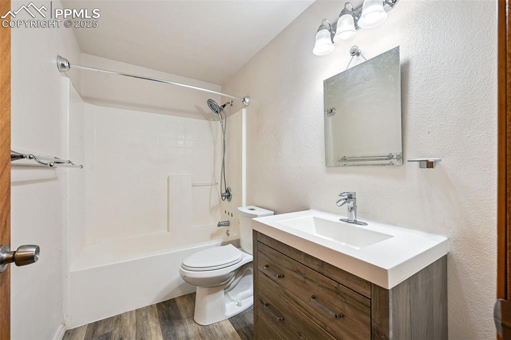 Image 31 of 50: Full Bathroom Downstairs