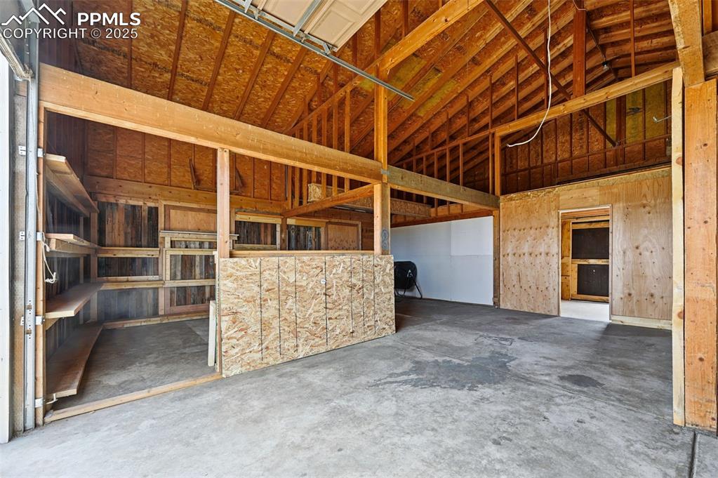 Image 39 of 50: Barn/Shop