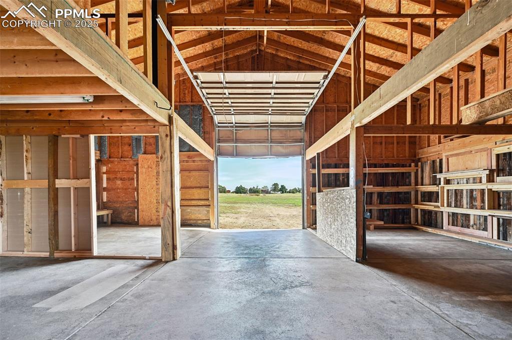 Image 40 of 50: Barn/Shop