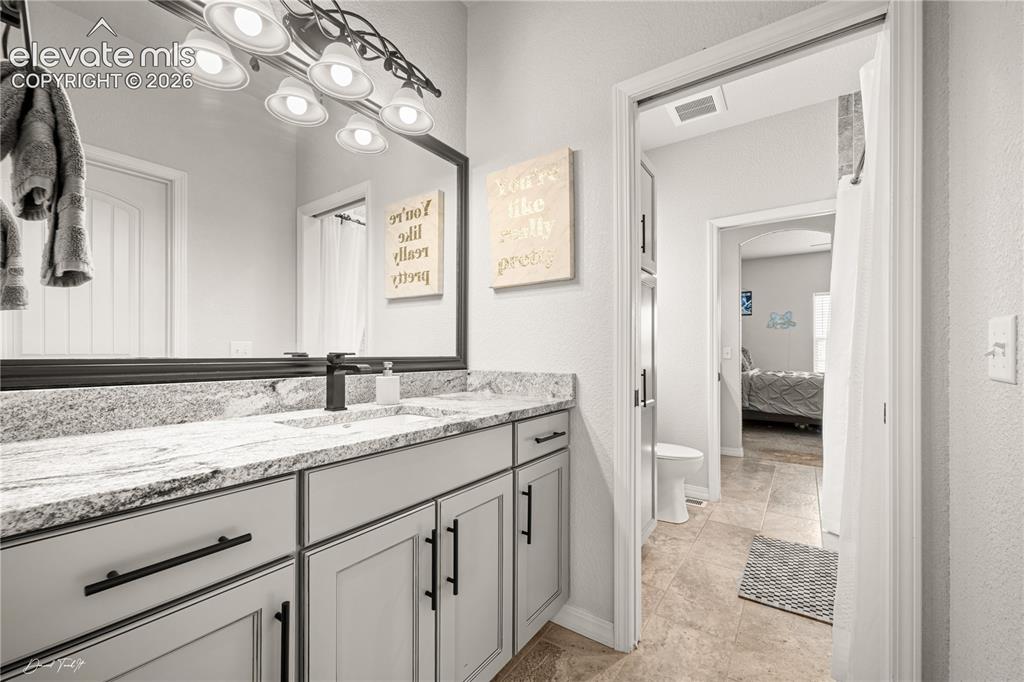 Image 15 of 24: Bathroom
