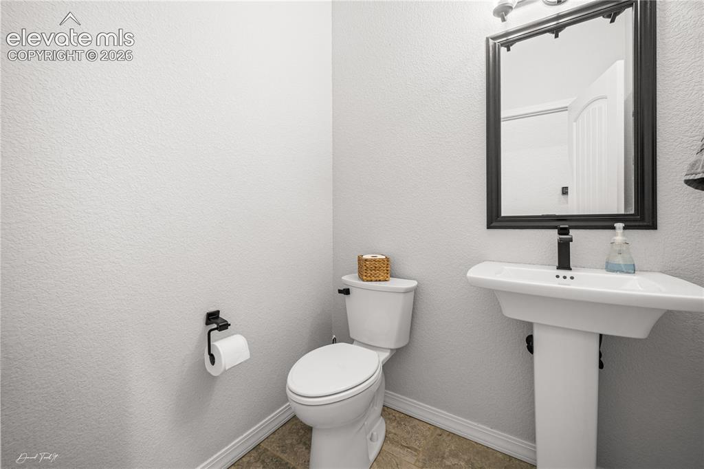 Image 19 of 24: Bathroom