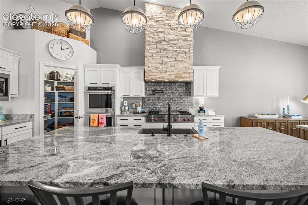 Image 8 of 24: Kitchen
