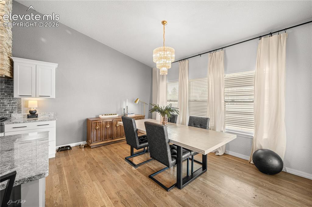 Image 9 of 24: Dining Area