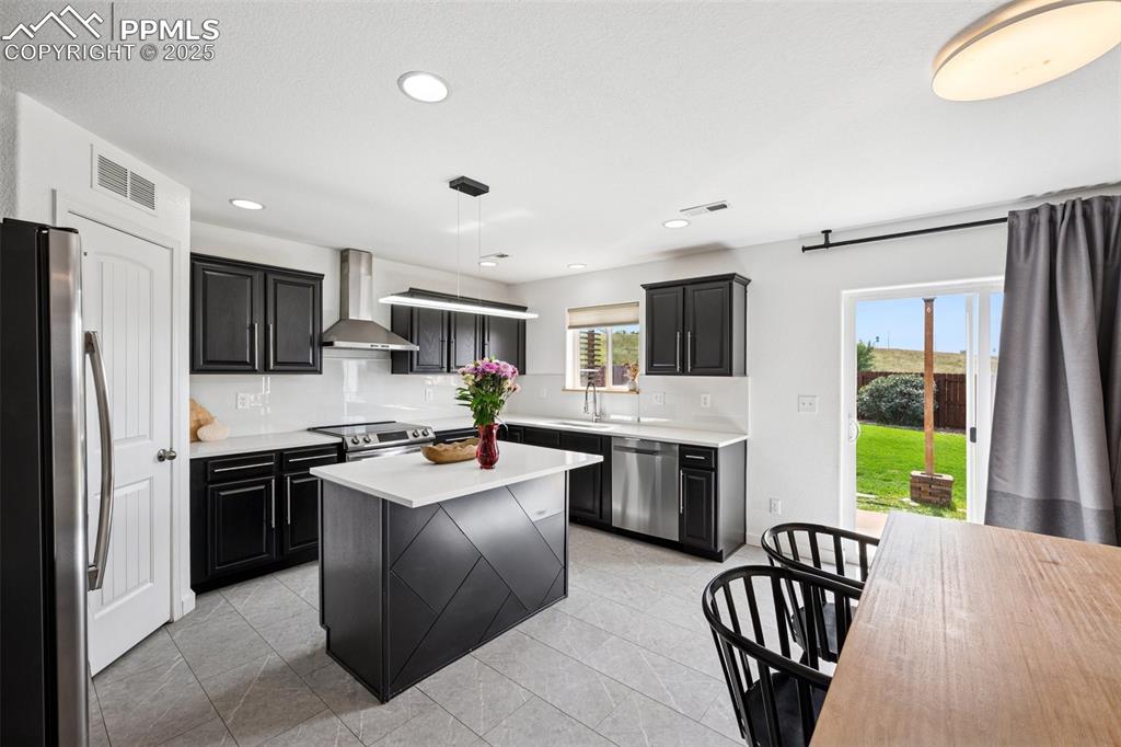 Image 14 of 34: Kitchen