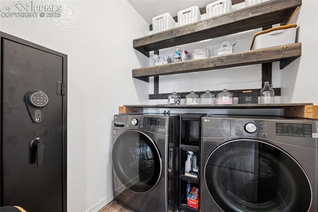 Image 20 of 34: Laundry