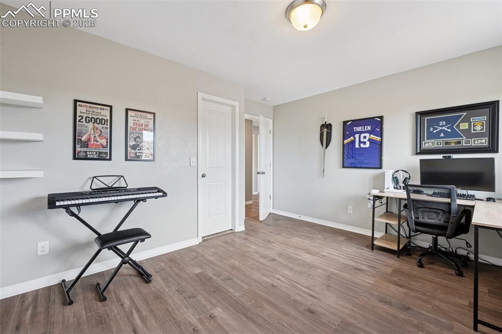 Image 23 of 34: Office