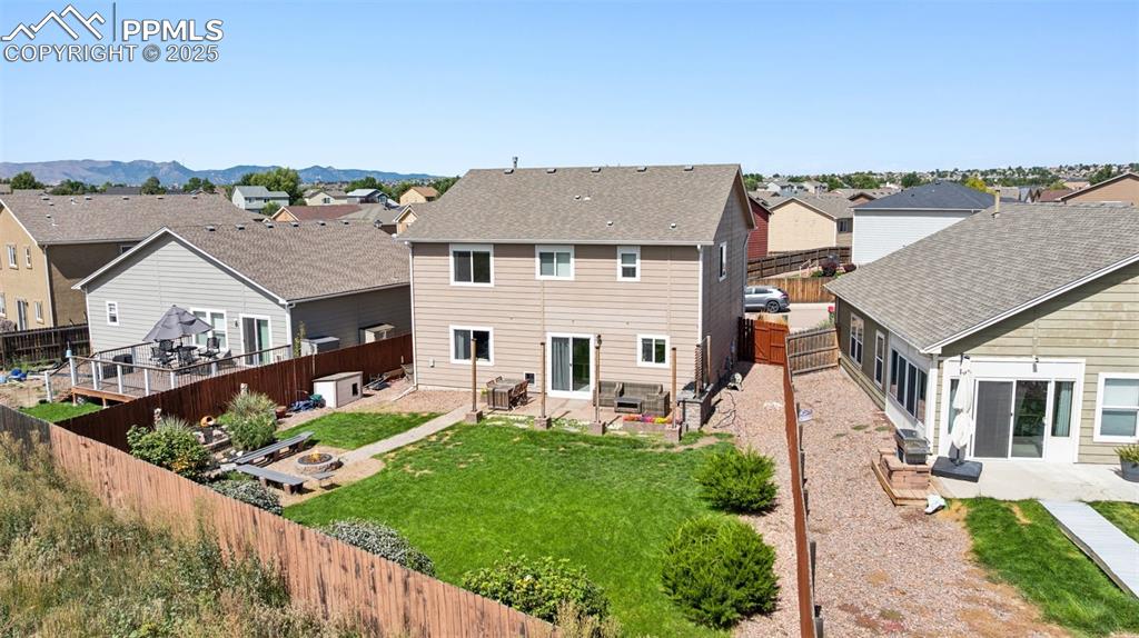 Image 25 of 34: Back of Structure