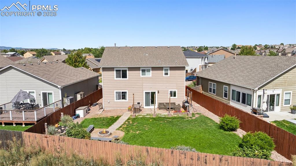 Image 27 of 34: Back of Structure