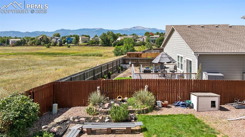 Image 28 of 34: Yard