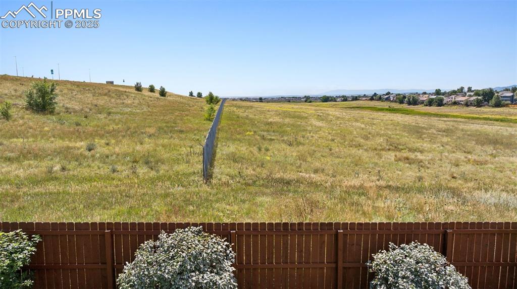 Image 29 of 34: Yard