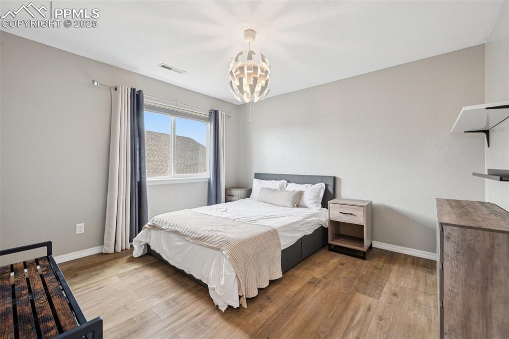 Image 8 of 34: Bedroom