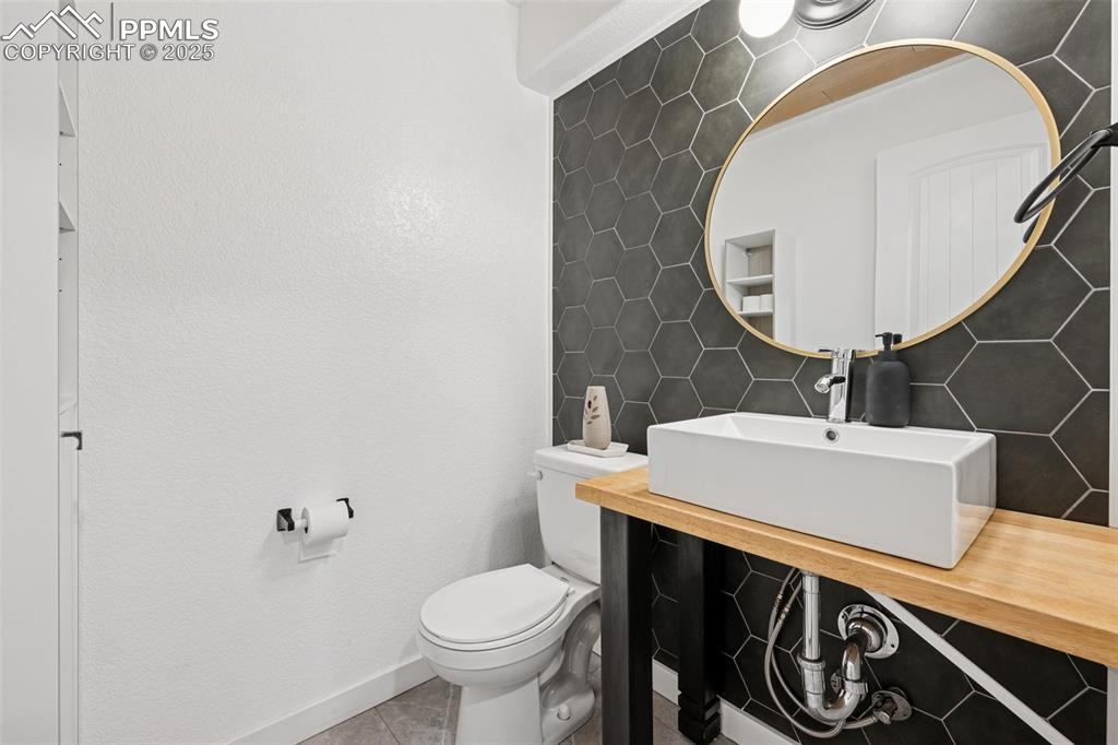 Image 9 of 34: Bathroom