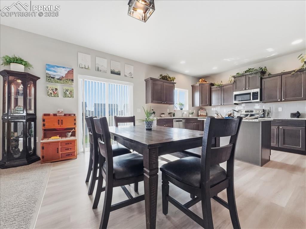 Image 16 of 46: Dining Area