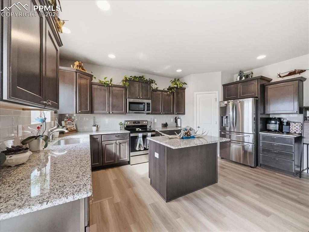 Image 17 of 46: Kitchen