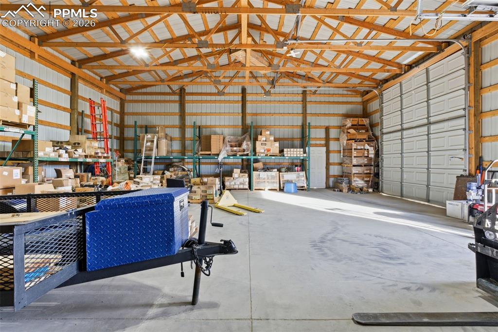 Image 5 of 27: Garage