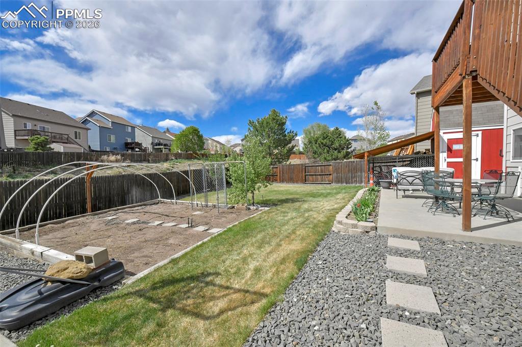 Image 36 of 46: Spacious backyard 