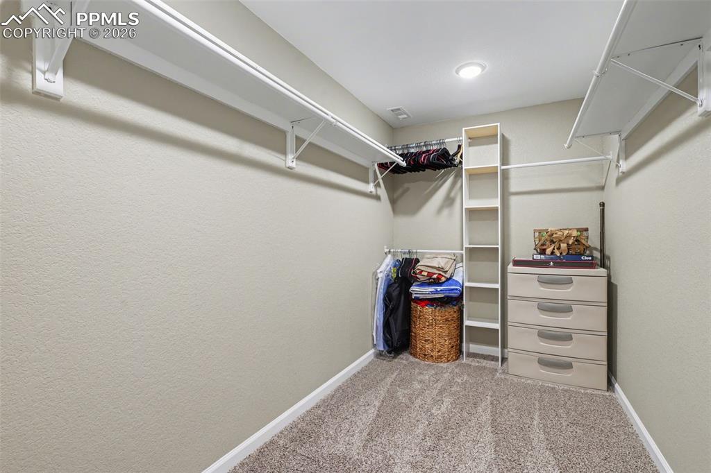 Image 24 of 32: Closet