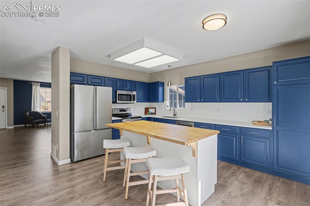 Image 6 of 32: Kitchen