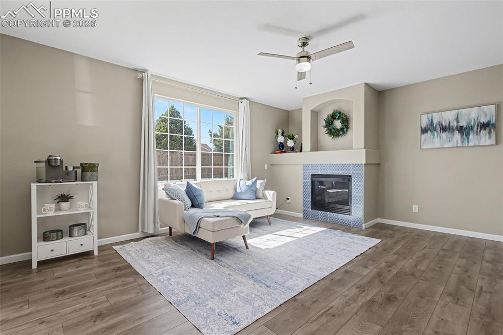 Image 9 of 32: Sitting Room