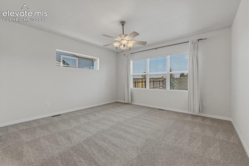 Image 19 of 50: Living Room