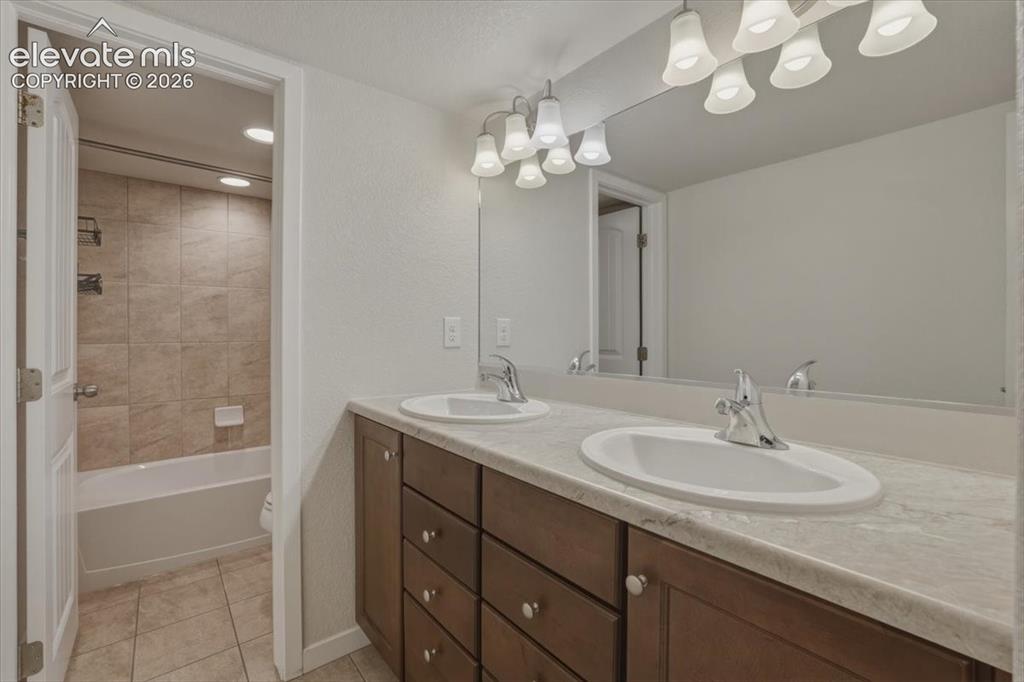 Image 33 of 50: Spacious room with recessed lighting and neutral carpeting