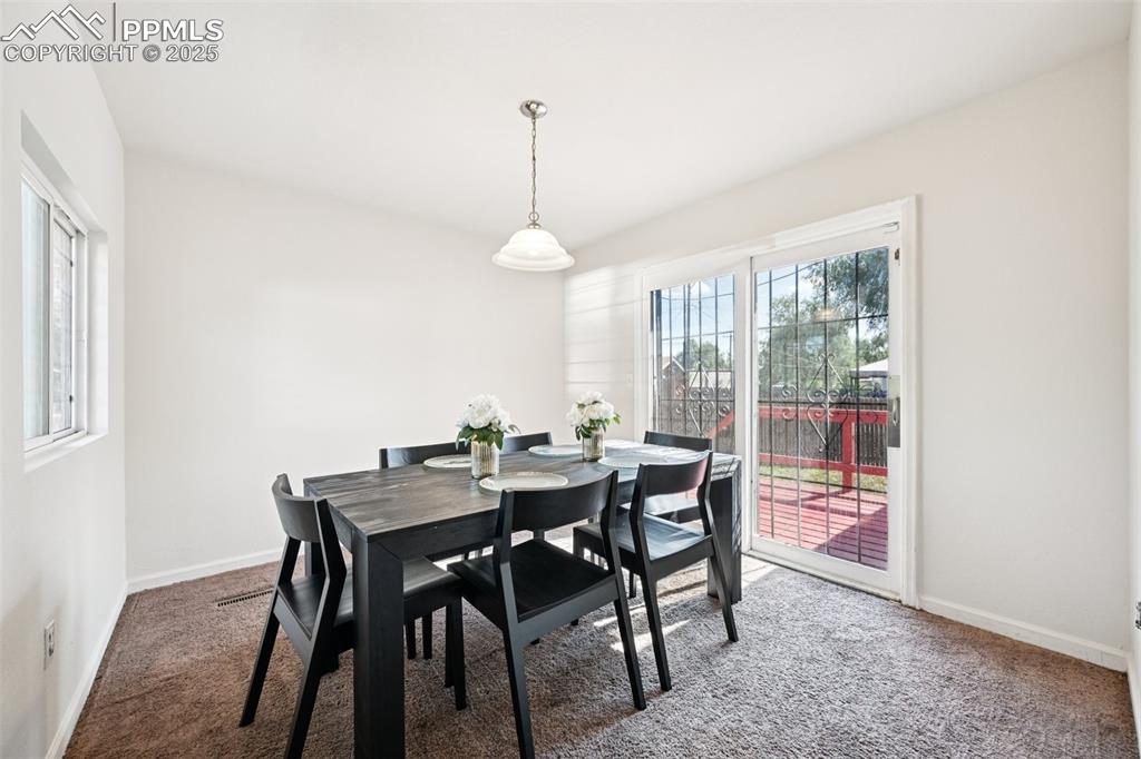 Image 13 of 33: Dining Area