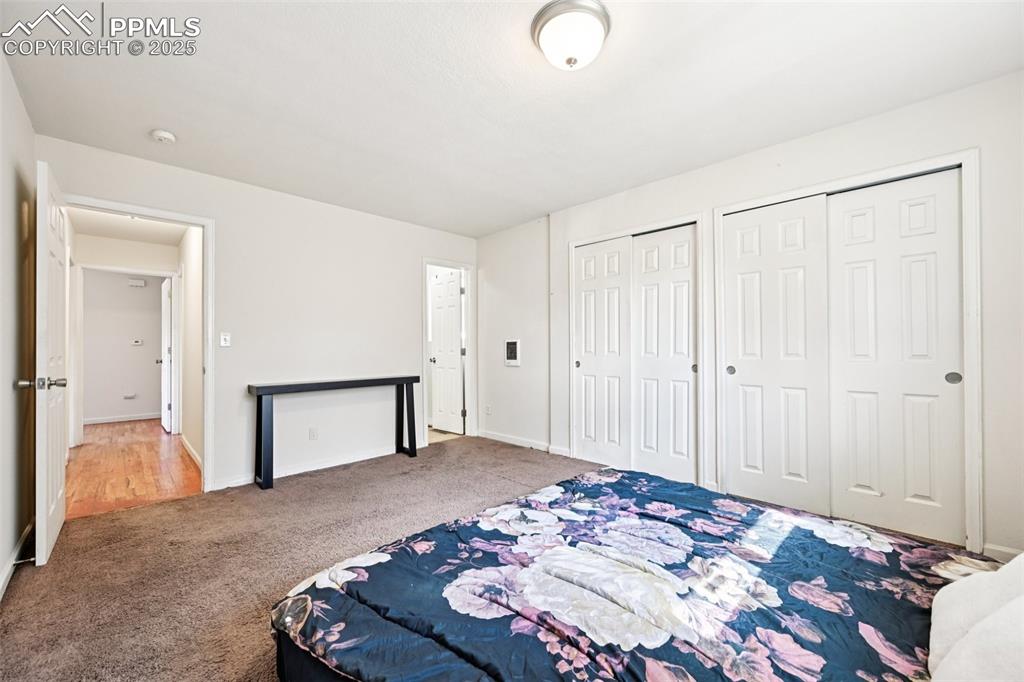 Image 15 of 33: Bedroom