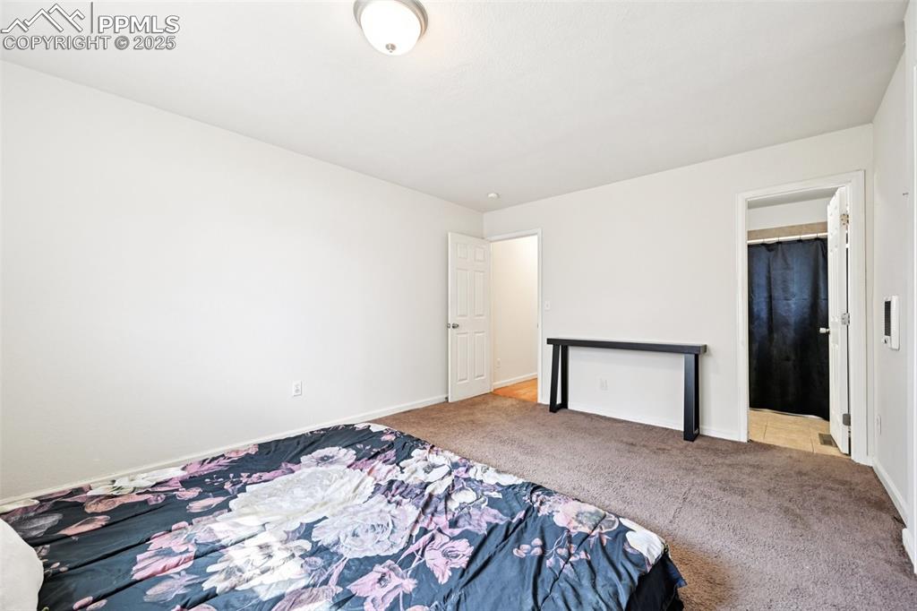 Image 16 of 33: Bedroom