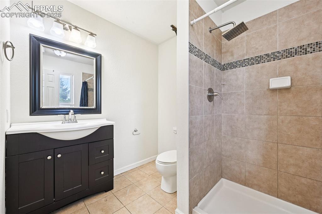 Image 17 of 33: Attached primary bath