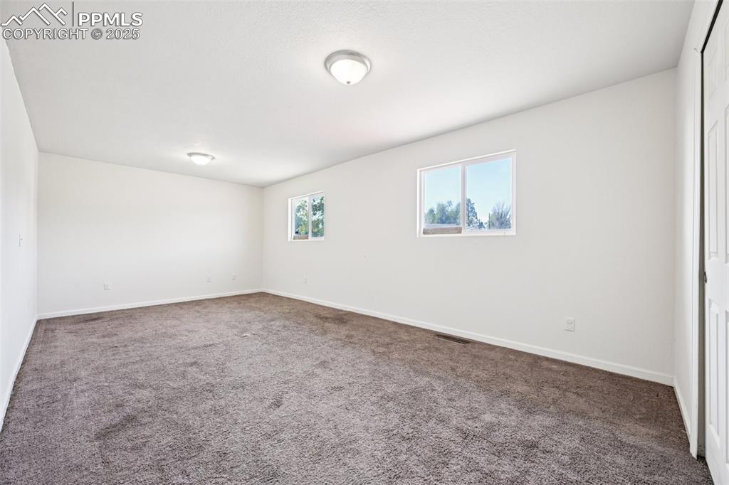 Image 21 of 33: 2nd bedroom upstairs