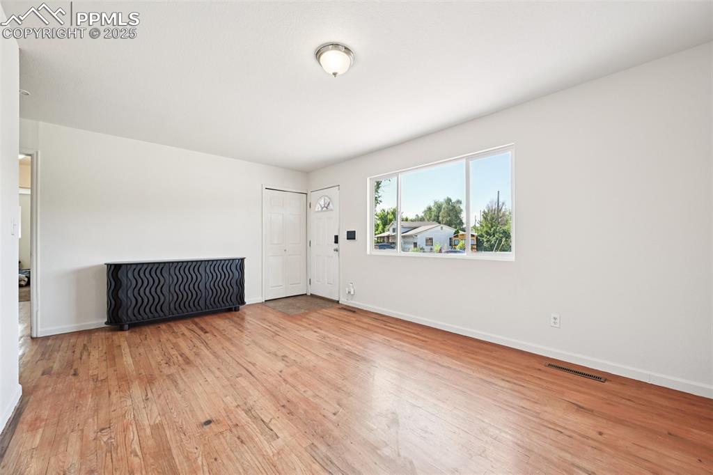 Image 3 of 33: Living Room